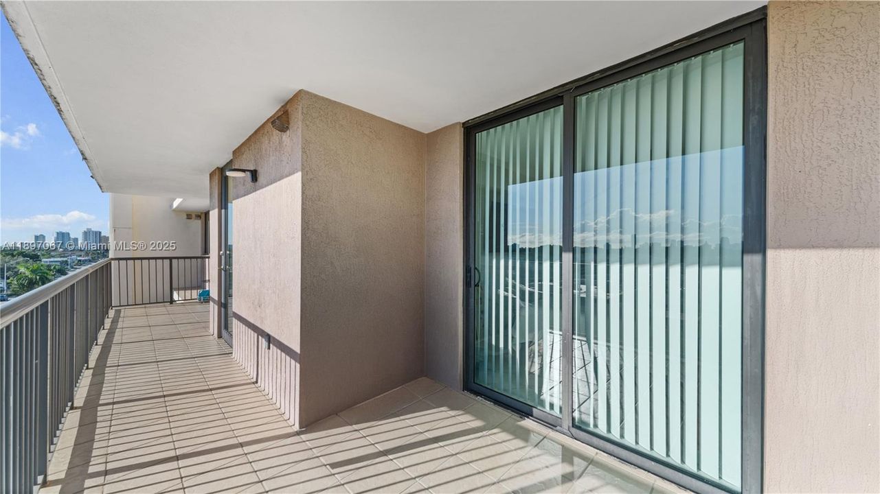 En Venta: $420,000 (2 camas, 2 baños, 873 Pies cuadrados)