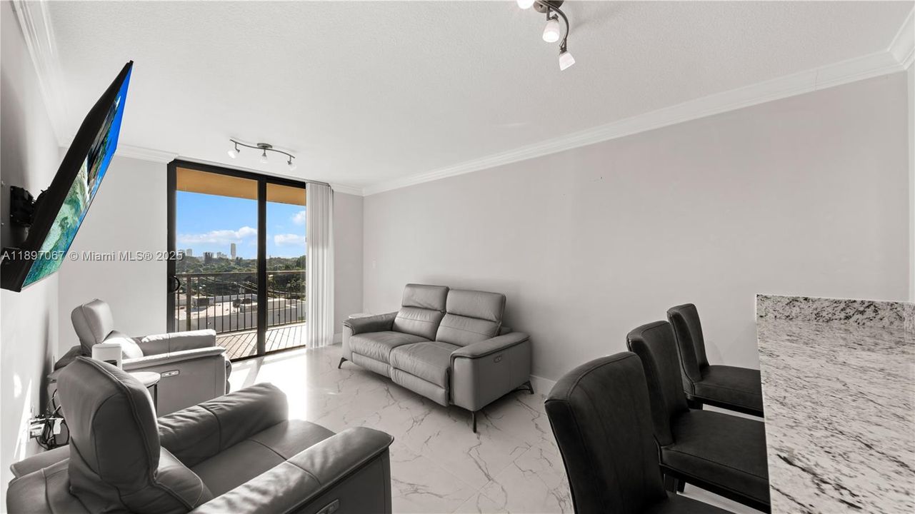 En Venta: $420,000 (2 camas, 2 baños, 873 Pies cuadrados)