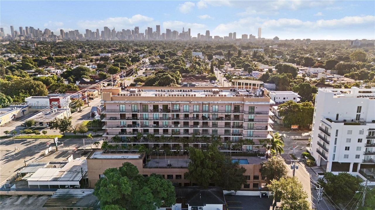 En Venta: $420,000 (2 camas, 2 baños, 873 Pies cuadrados)