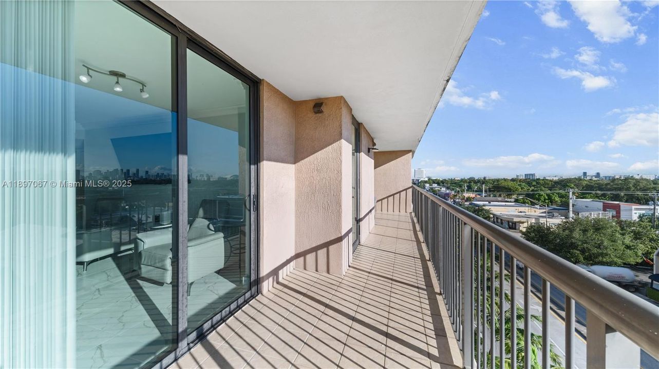 En Venta: $420,000 (2 camas, 2 baños, 873 Pies cuadrados)