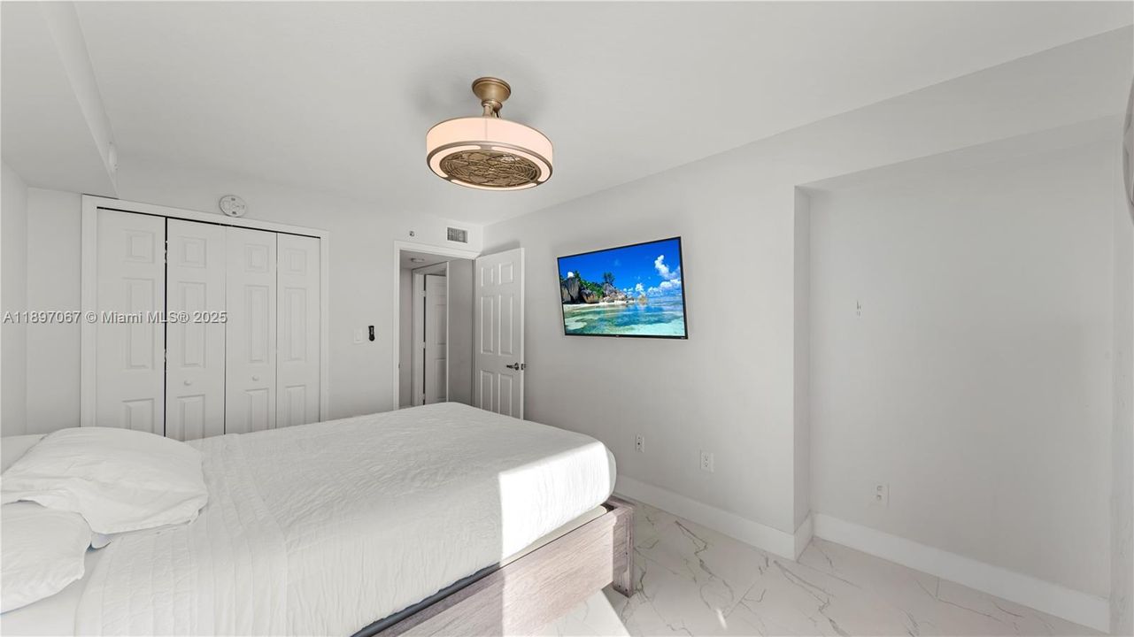 En Venta: $420,000 (2 camas, 2 baños, 873 Pies cuadrados)