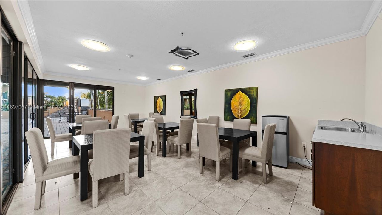 En Venta: $420,000 (2 camas, 2 baños, 873 Pies cuadrados)