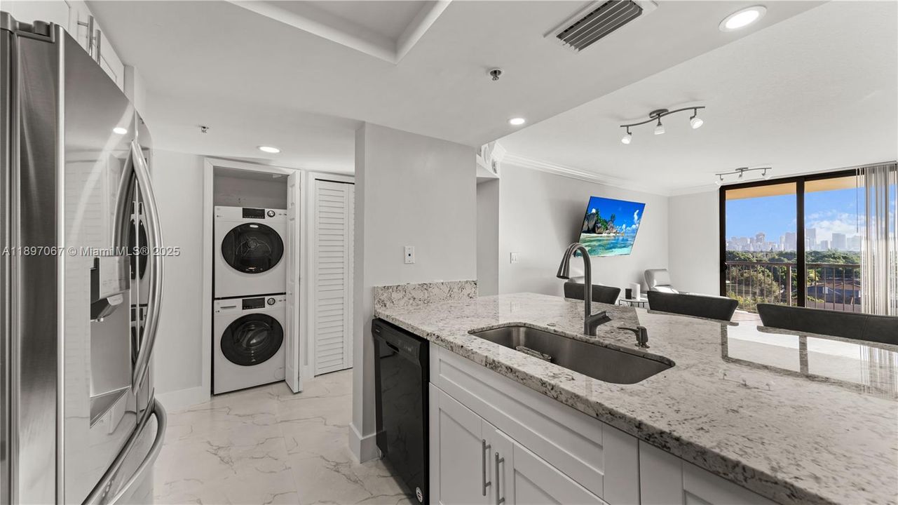 En Venta: $420,000 (2 camas, 2 baños, 873 Pies cuadrados)