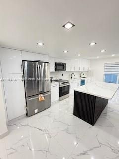 Active With Contract: $3,300 (2 beds, 2 baths, 1220 Square Feet)