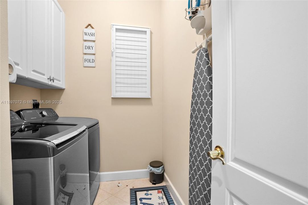 待售: $769,000 (4 贝兹, 3 浴室, 2587 平方英尺)