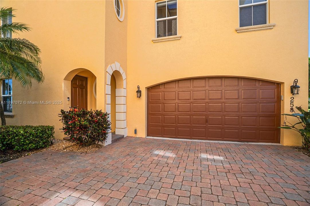 待售: $769,000 (4 贝兹, 3 浴室, 2587 平方英尺)