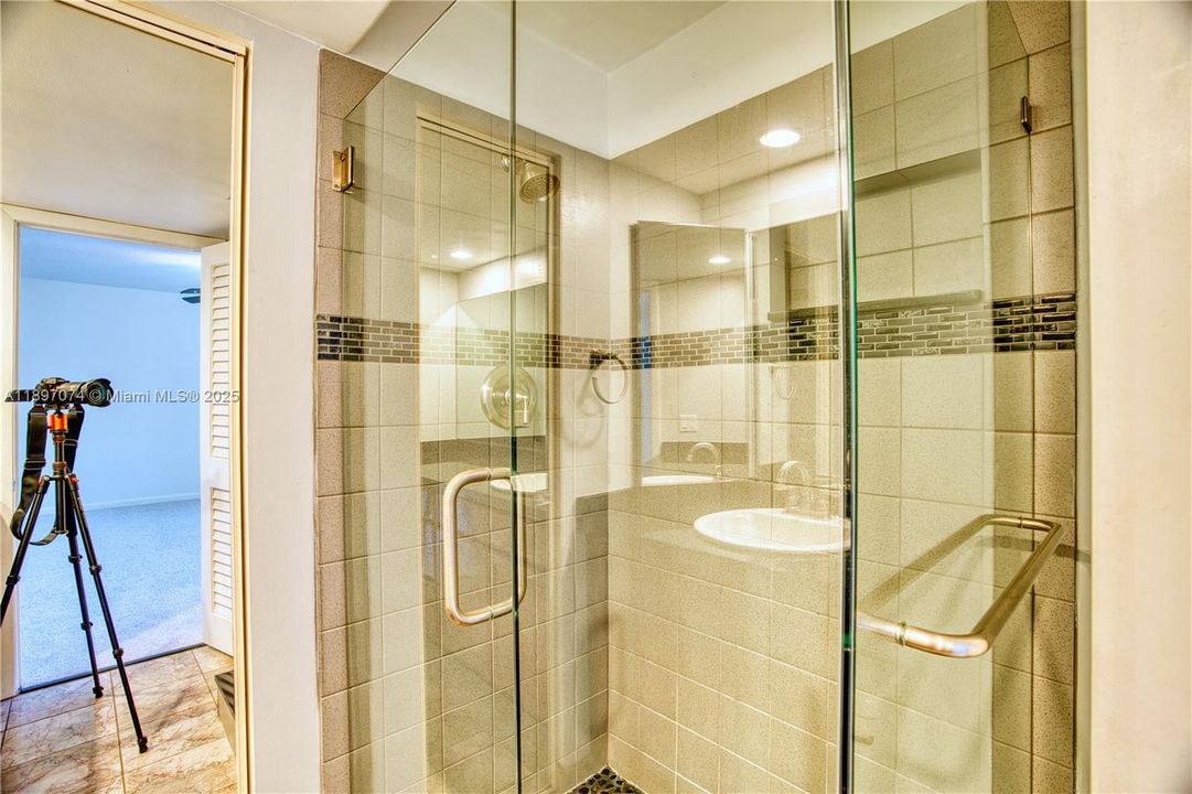 For Sale: $349,000 (2 beds, 2 baths, 1236 Square Feet)