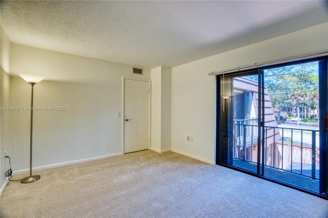 For Sale: $349,000 (2 beds, 2 baths, 1236 Square Feet)