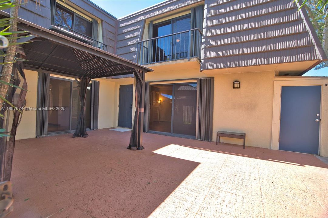 For Sale: $349,000 (2 beds, 2 baths, 1236 Square Feet)