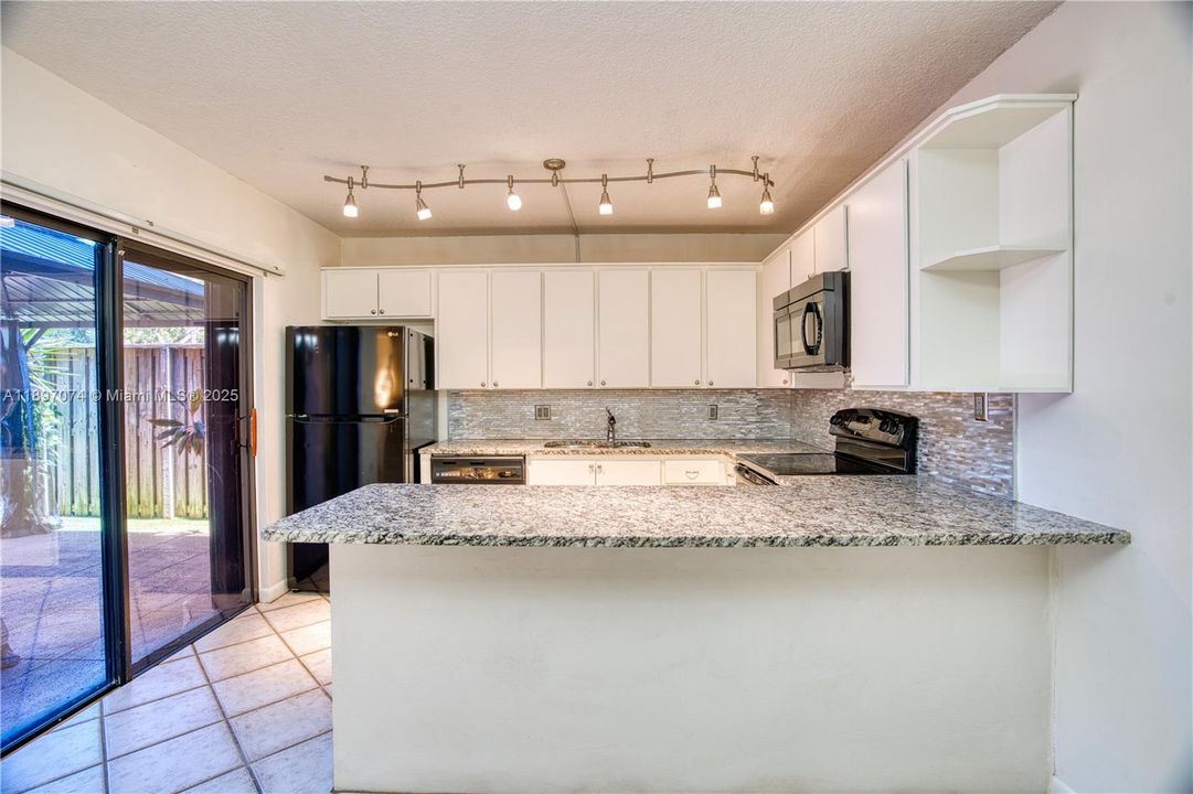 For Sale: $349,000 (2 beds, 2 baths, 1236 Square Feet)