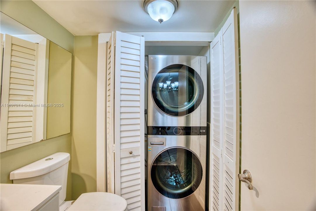 For Sale: $349,000 (2 beds, 2 baths, 1236 Square Feet)