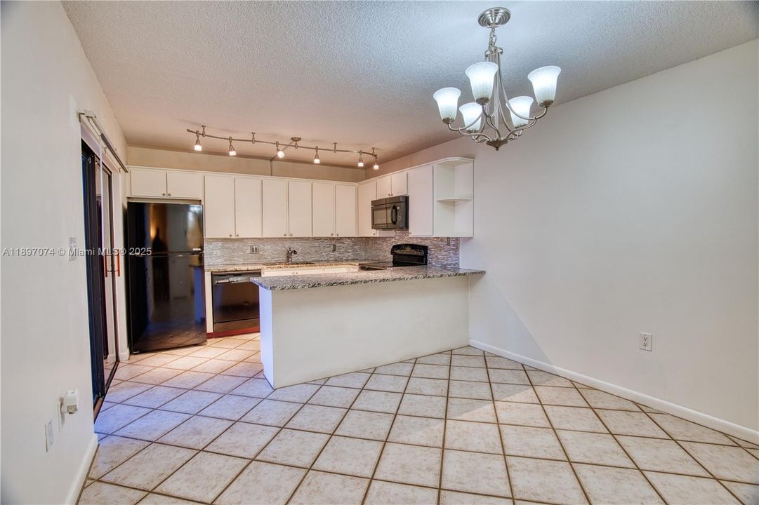 For Sale: $349,000 (2 beds, 2 baths, 1236 Square Feet)
