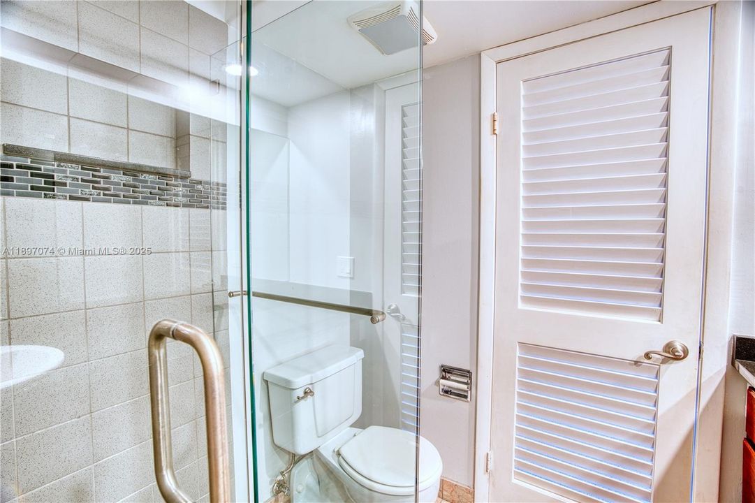 For Sale: $349,000 (2 beds, 2 baths, 1236 Square Feet)