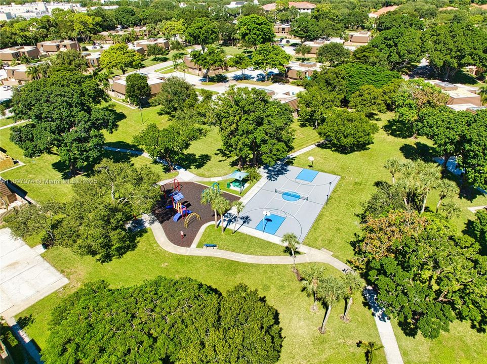 For Sale: $349,000 (2 beds, 2 baths, 1236 Square Feet)