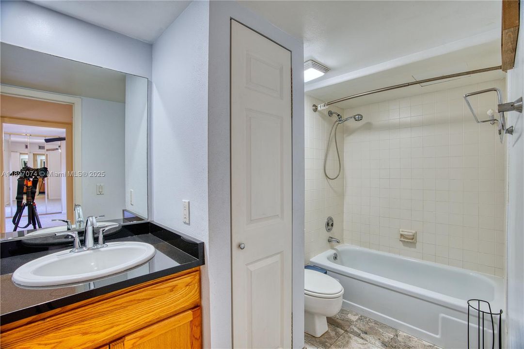 For Sale: $349,000 (2 beds, 2 baths, 1236 Square Feet)