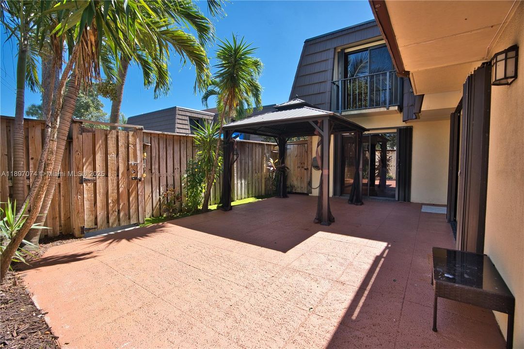 For Sale: $349,000 (2 beds, 2 baths, 1236 Square Feet)