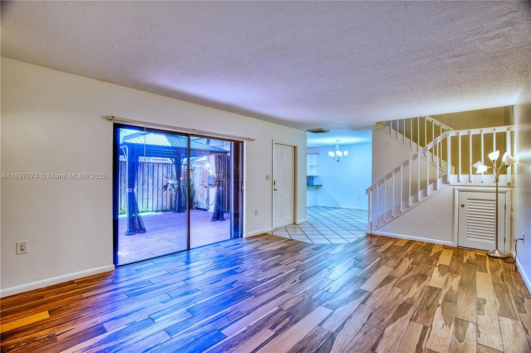 For Sale: $349,000 (2 beds, 2 baths, 1236 Square Feet)