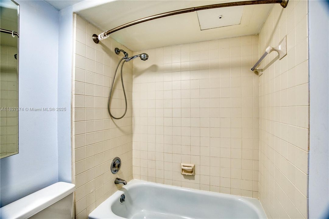 For Sale: $349,000 (2 beds, 2 baths, 1236 Square Feet)