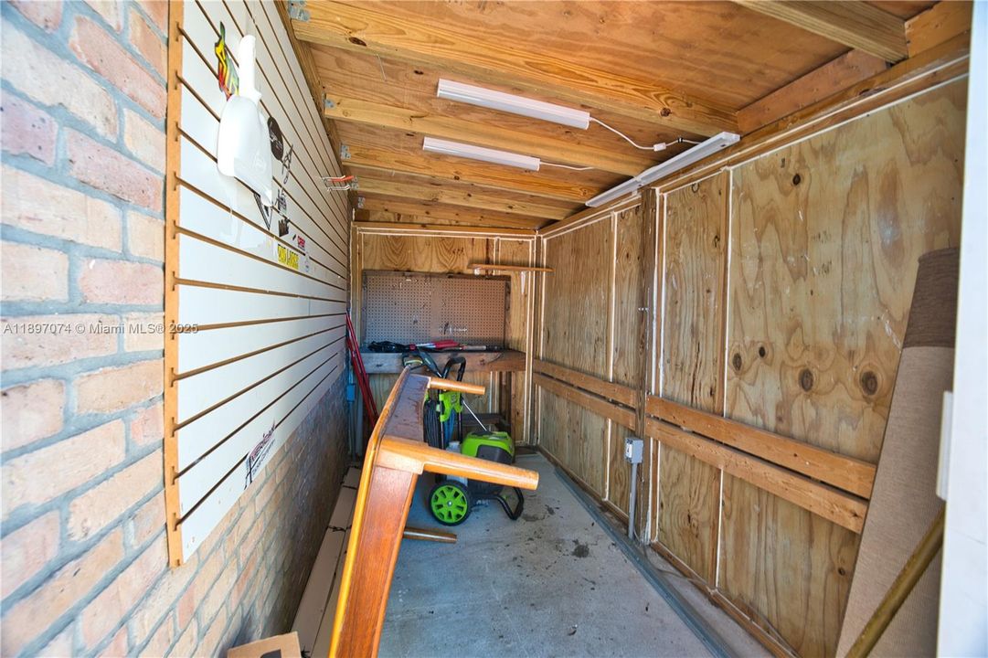 For Sale: $349,000 (2 beds, 2 baths, 1236 Square Feet)