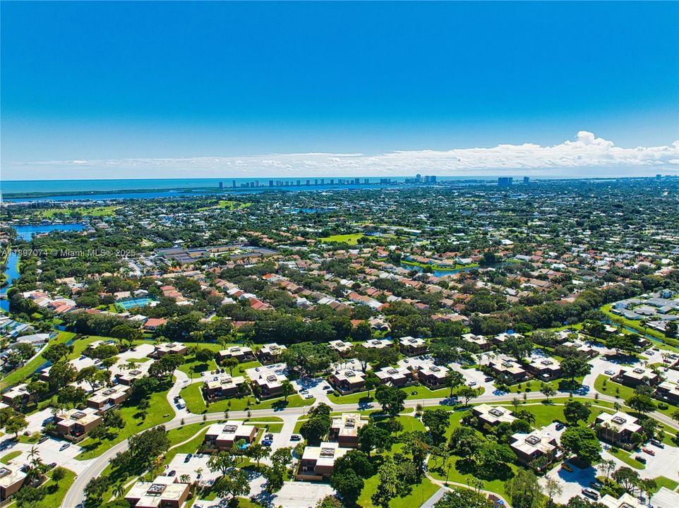 For Sale: $349,000 (2 beds, 2 baths, 1236 Square Feet)