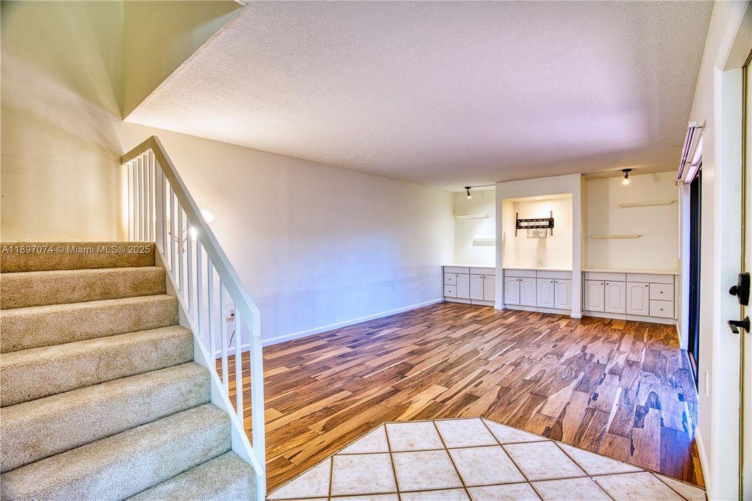 For Sale: $349,000 (2 beds, 2 baths, 1236 Square Feet)