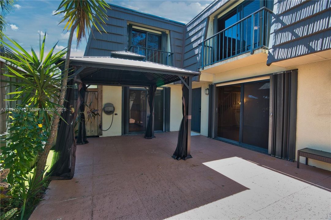 For Sale: $349,000 (2 beds, 2 baths, 1236 Square Feet)