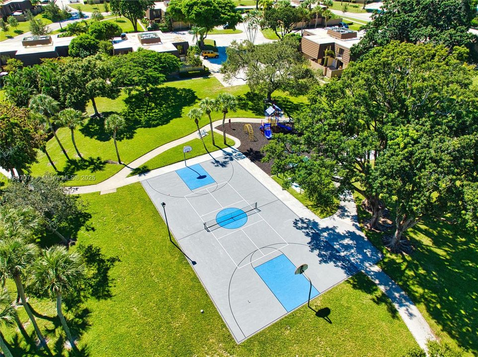 For Sale: $349,000 (2 beds, 2 baths, 1236 Square Feet)