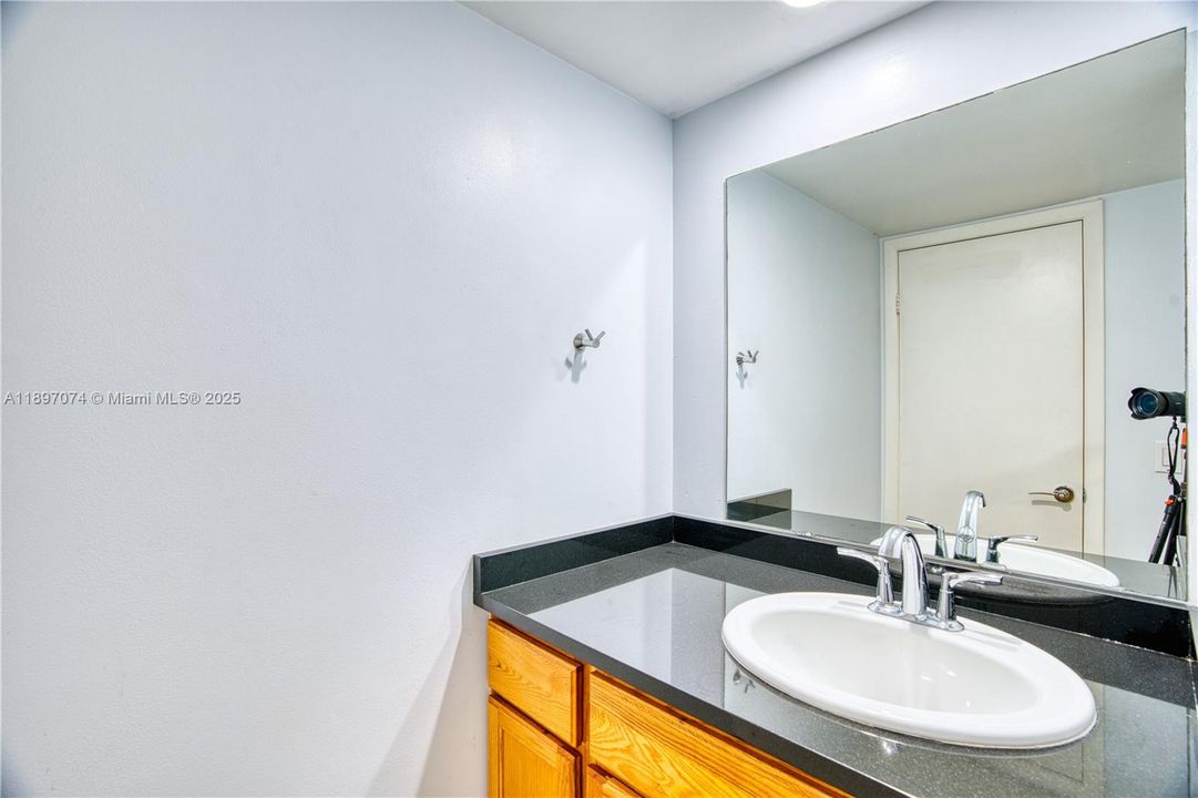 For Sale: $349,000 (2 beds, 2 baths, 1236 Square Feet)