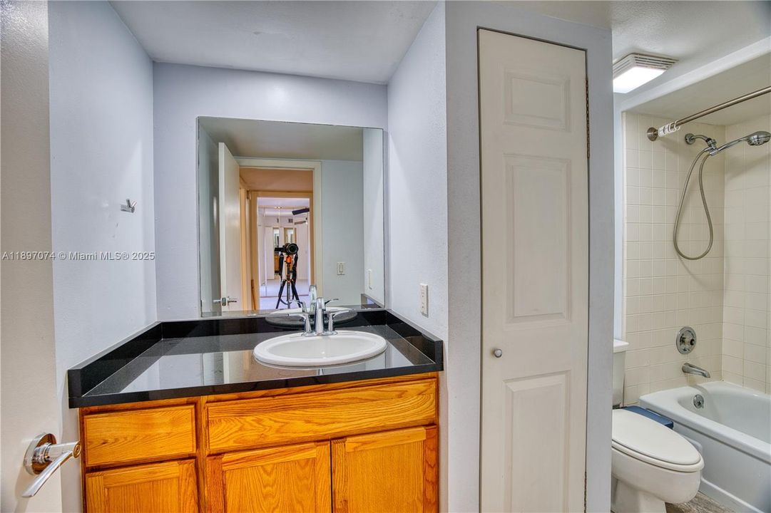 For Sale: $349,000 (2 beds, 2 baths, 1236 Square Feet)