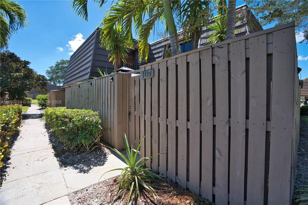 For Sale: $349,000 (2 beds, 2 baths, 1236 Square Feet)