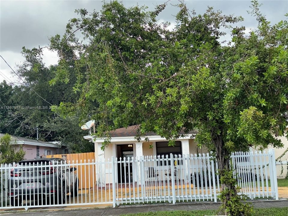 На продажу: $525,000 (2 спален, 1 ванн, 1126 Квадратных фут)