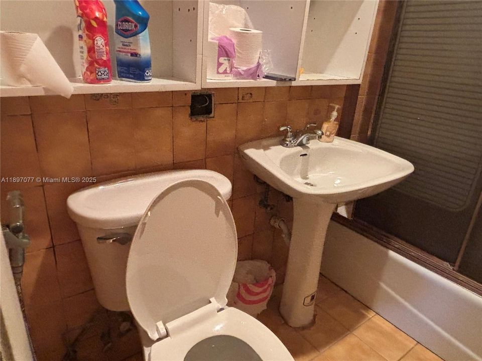 На продажу: $525,000 (2 спален, 1 ванн, 1126 Квадратных фут)