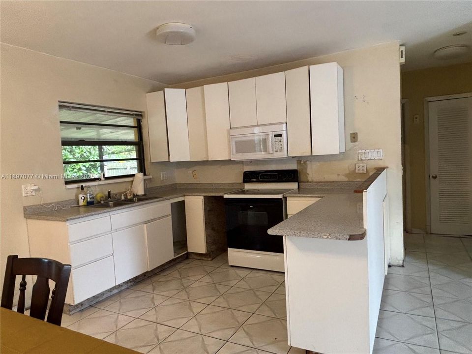 На продажу: $525,000 (2 спален, 1 ванн, 1126 Квадратных фут)