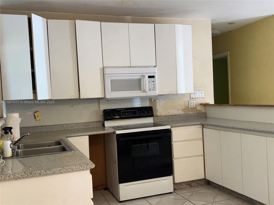 На продажу: $525,000 (2 спален, 1 ванн, 1126 Квадратных фут)