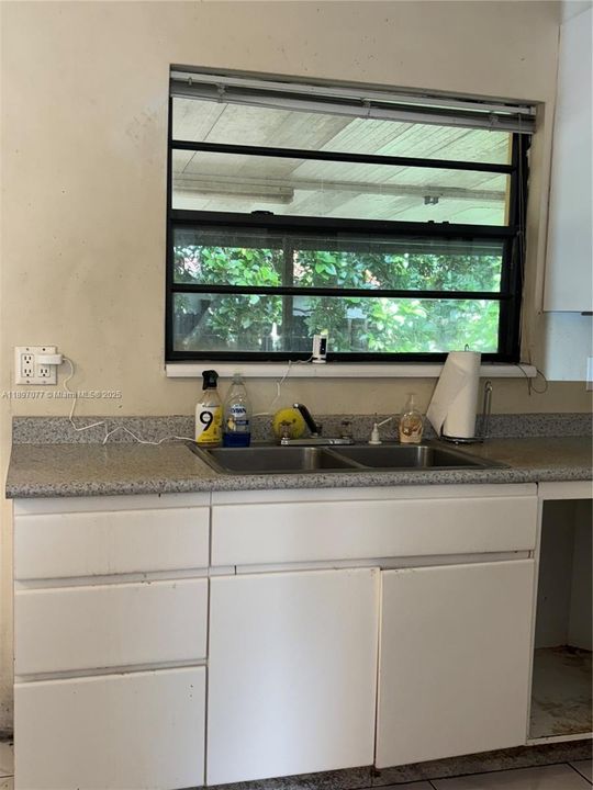 На продажу: $525,000 (2 спален, 1 ванн, 1126 Квадратных фут)