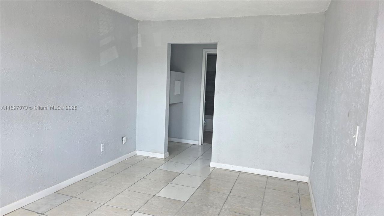 For Rent: $1,300 (1 beds, 1 baths, 0 Square Feet)