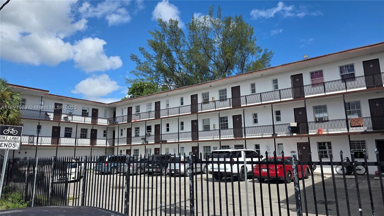 For Rent: $1,300 (1 beds, 1 baths, 0 Square Feet)