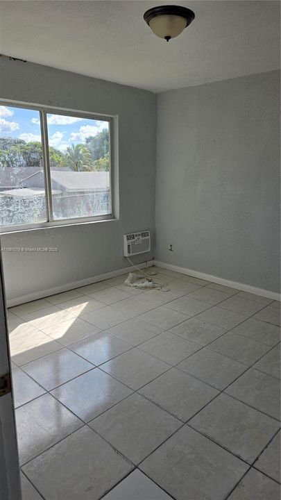 For Rent: $1,300 (1 beds, 1 baths, 0 Square Feet)