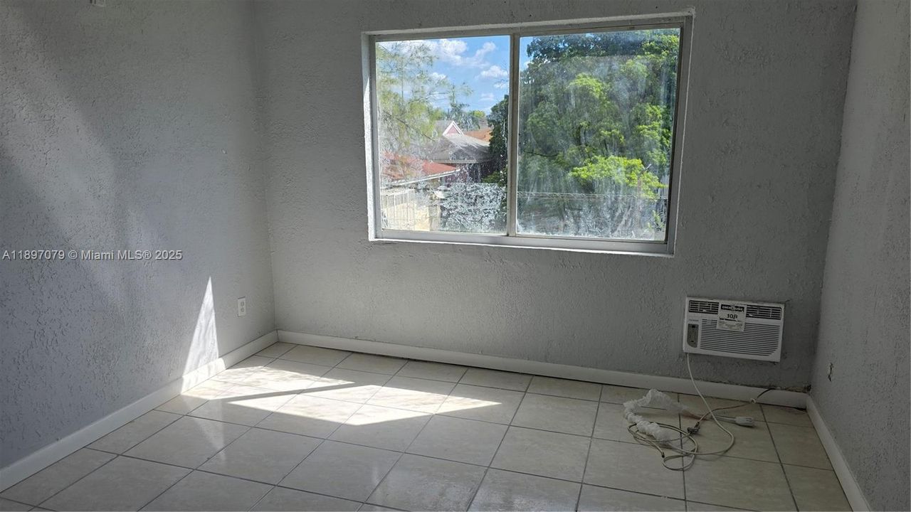 For Rent: $1,300 (1 beds, 1 baths, 0 Square Feet)