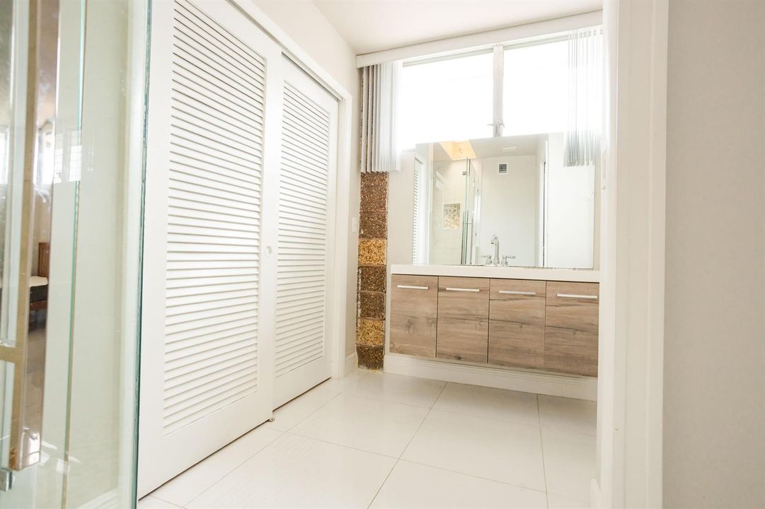 Master Bath Room