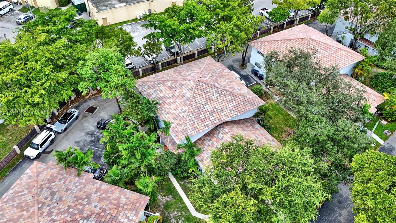 Recently Sold: $415,000 (2 beds, 1 baths, 994 Square Feet)