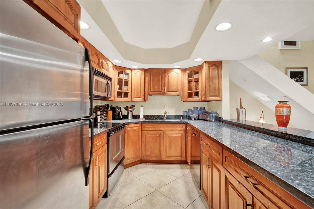 Recently Sold: $415,000 (2 beds, 1 baths, 994 Square Feet)