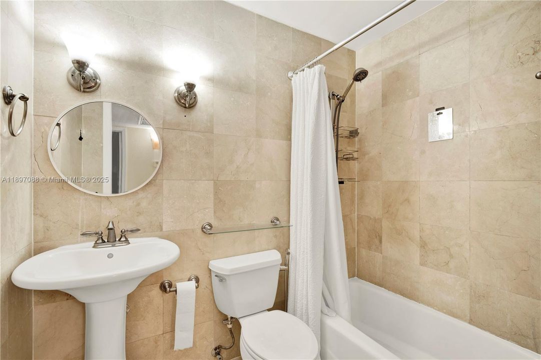 Recently Sold: $415,000 (2 beds, 1 baths, 994 Square Feet)