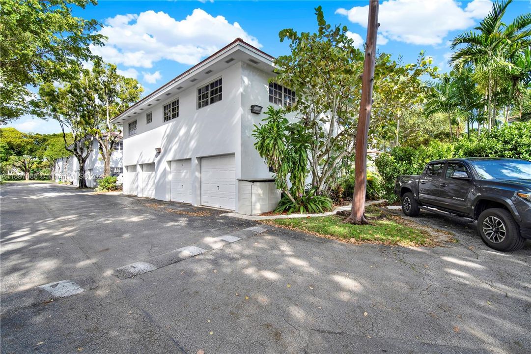 Move in ready unit with 1 car garage!