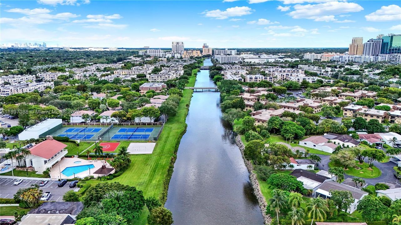 Recently Sold: $415,000 (2 beds, 1 baths, 994 Square Feet)