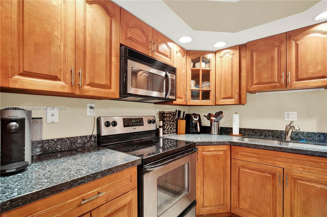 Recently Sold: $415,000 (2 beds, 1 baths, 994 Square Feet)