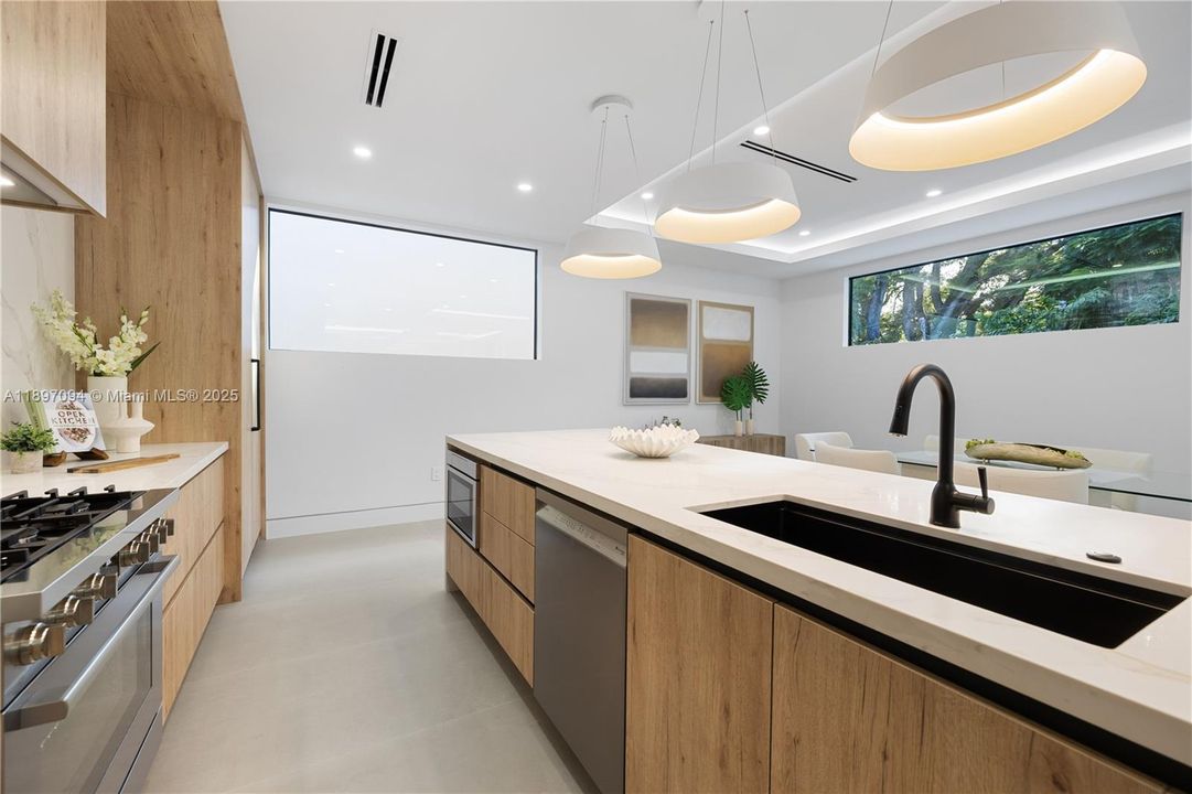 最近租的: $15,000 (4 贝兹, 4 浴室, 3701 平方英尺)