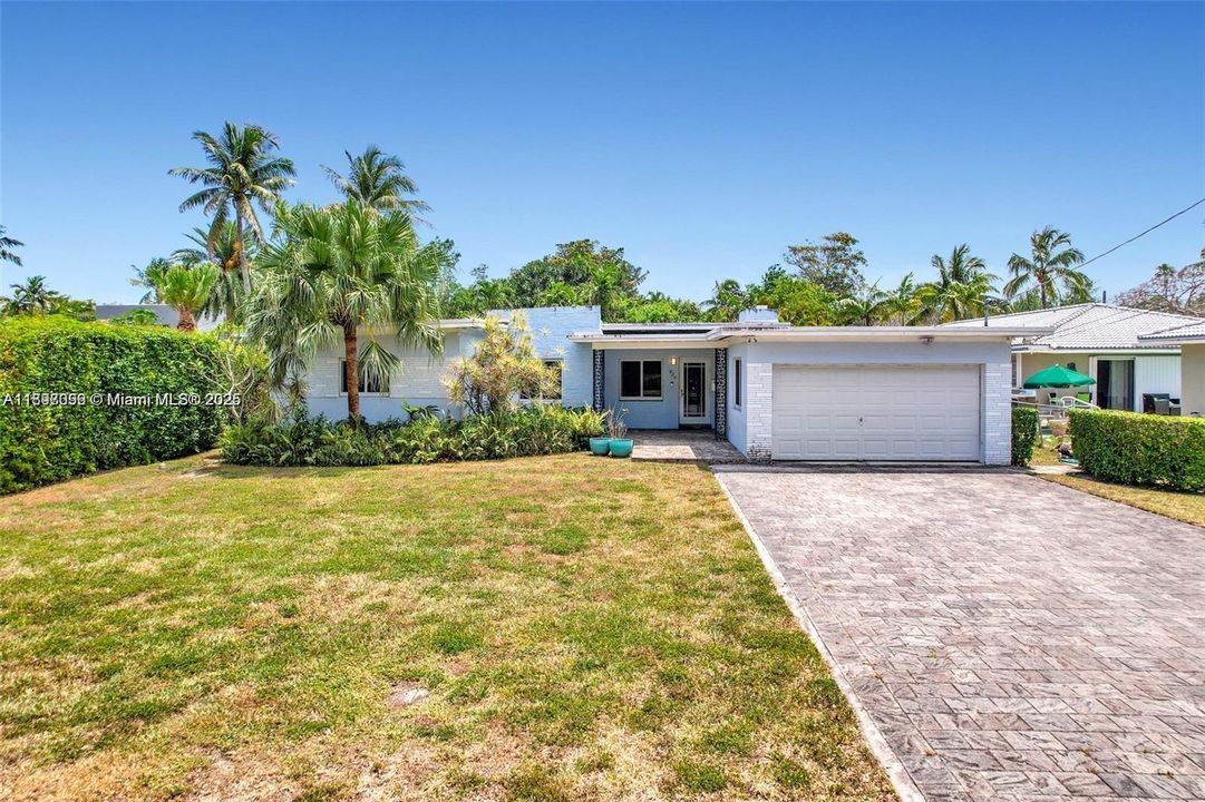 En Venta: $2,199,000 (4 camas, 3 baños, 1954 Pies cuadrados)