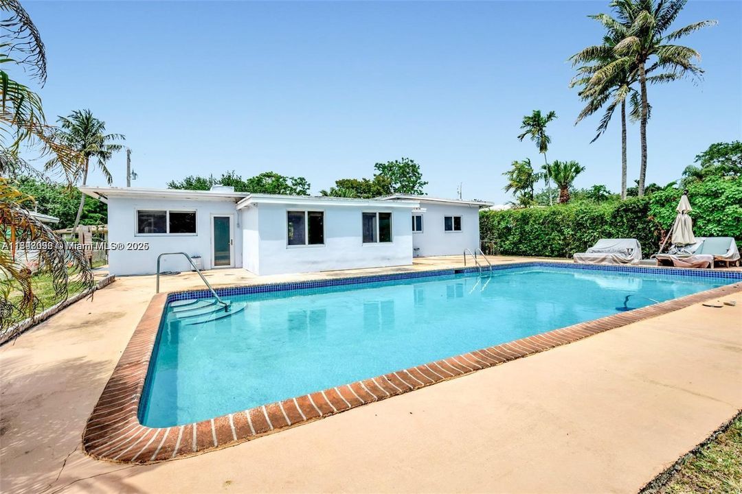 En Venta: $2,199,000 (4 camas, 3 baños, 1954 Pies cuadrados)