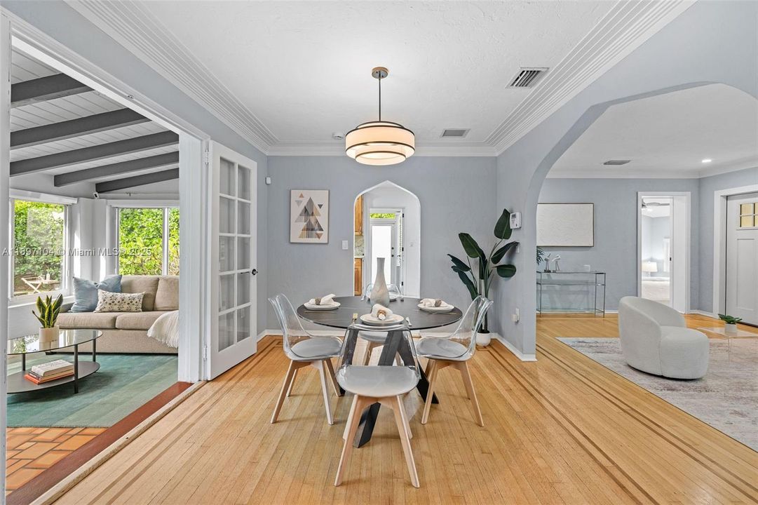 Recently Sold: $1,100,000 (3 beds, 2 baths, 1439 Square Feet)